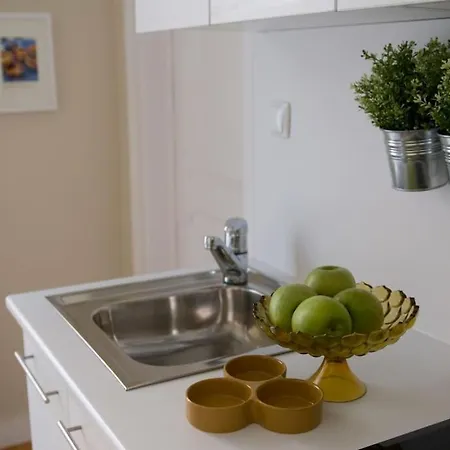 Romantic & Luminous 1 Bedroom Apartment In Campolide - 1E Apartment *