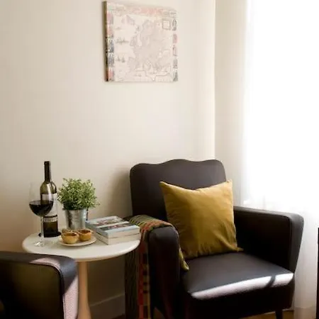 Apartment Romantic & Renewed 1 Bedroom In Campolide - 1e