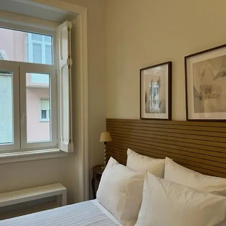 Romantic & Renewed 1 Bedroom In Campolide - 1e Appartement